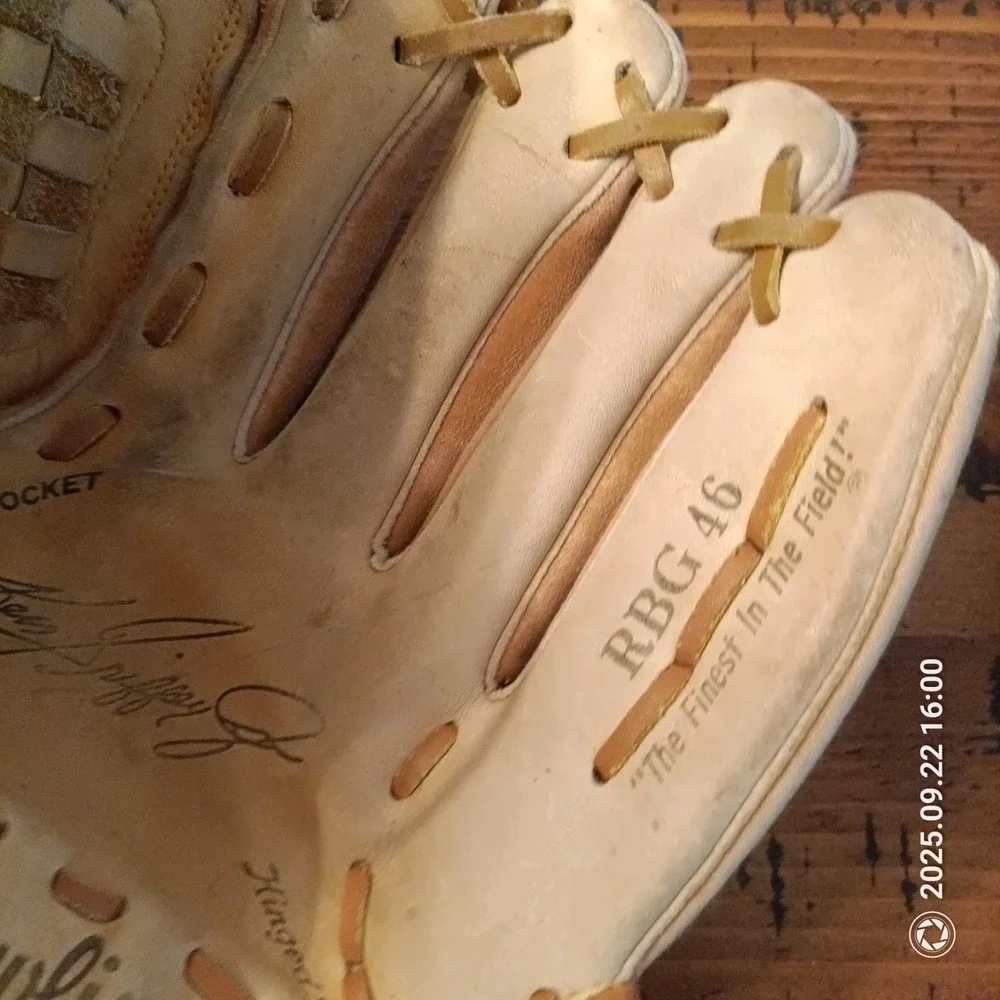 RAWLINGS KEN GRIFFEY JR RBG46 BASEBALL GLOVE RHT /Functional. B1